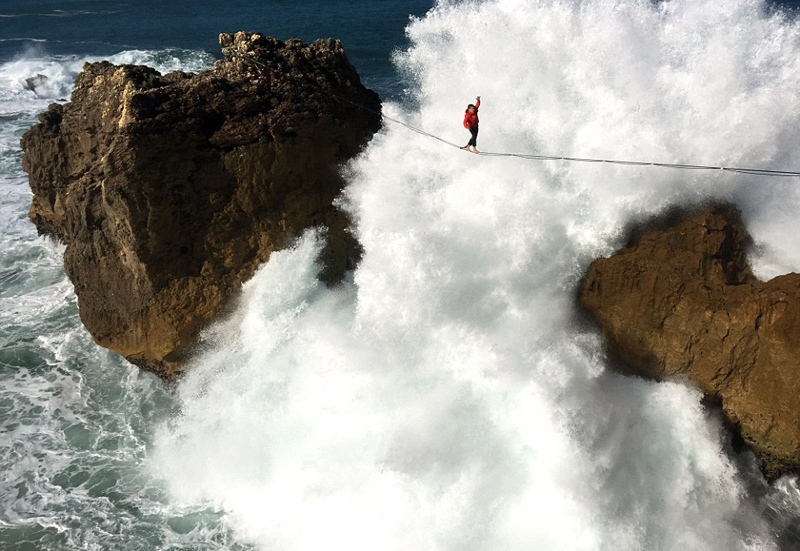 葡萄牙冒险者架缆索乘风破浪横跨海峡
