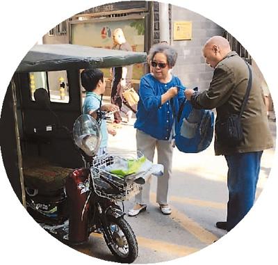 中国“老漂族”生存现状:专程照顾晚辈比例达43%