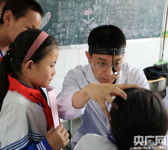 凉山州金阳县儿童视力听力情况调查:扶贫的路