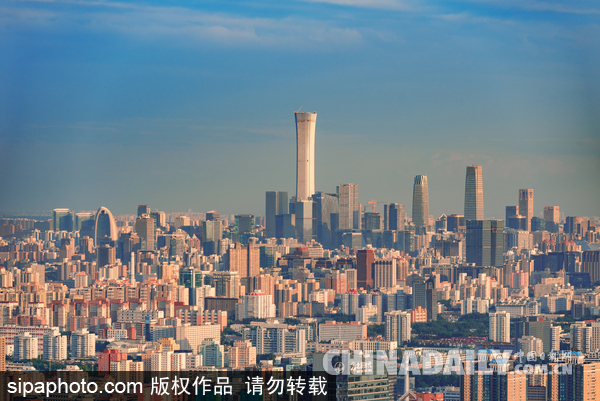 高楼叠起灯火通明！奥林匹克塔观景台俯瞰北京