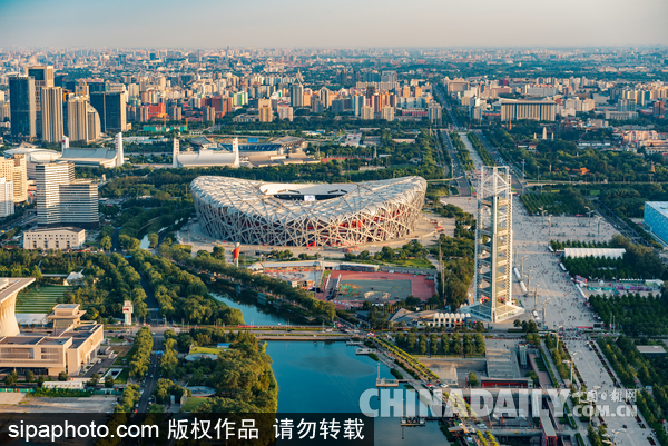 高楼叠起灯火通明！奥林匹克塔观景台俯瞰北京