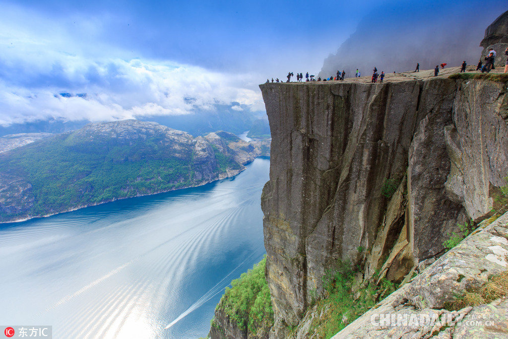 《碟中谍6》取景地挪威布道岩：604米高悬崖令人胆颤心惊