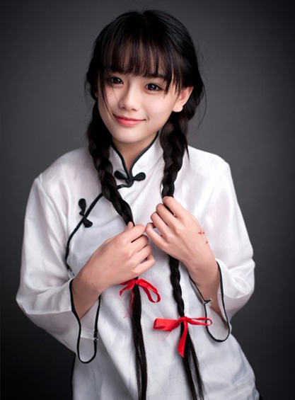 “南笙姑娘”爆红网络 清新派装扮惹人爱