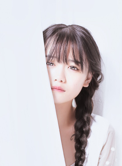 “南笙姑娘”爆红网络 清新派装扮惹人爱