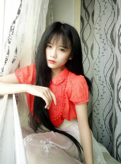 “南笙姑娘”爆红网络 清新派装扮惹人爱