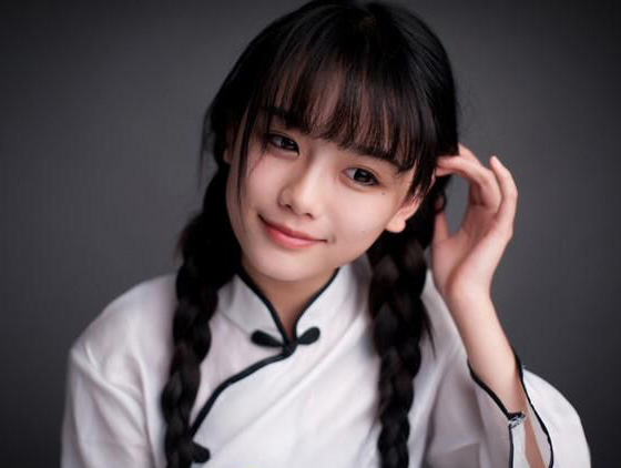 “南笙姑娘”爆红网络 清新派装扮惹人爱