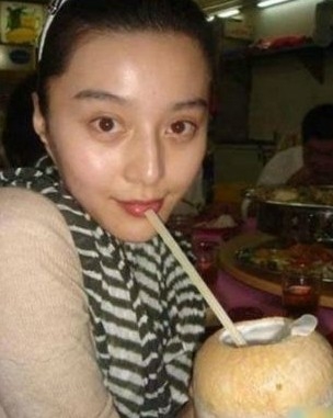 男孩欲整容成都教授 揭模仿偶像整容粉丝[14]