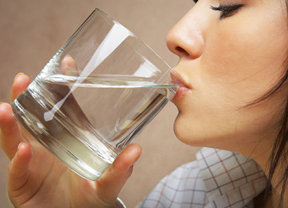 "8杯水保健"是谣言 关于喝水5大误会快看看 广东福能源