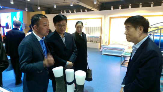 中国学生服饰研发中心在青岛揭牌 引领千亿级产业升级